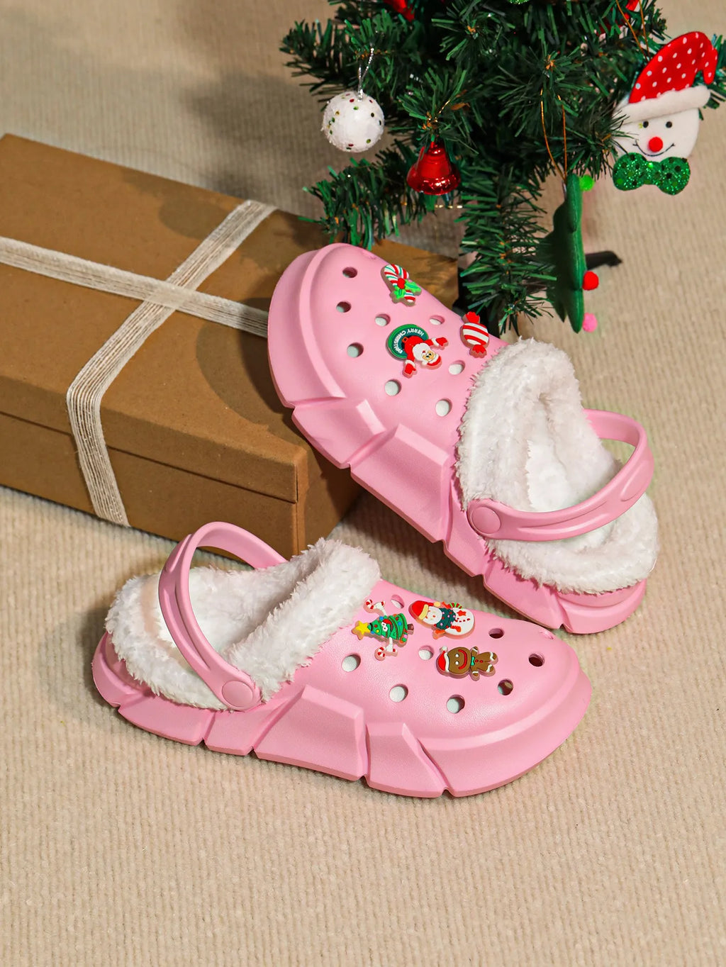 Comfortable Cartoon Christmas Slippers with Plush Lining and Round Toe