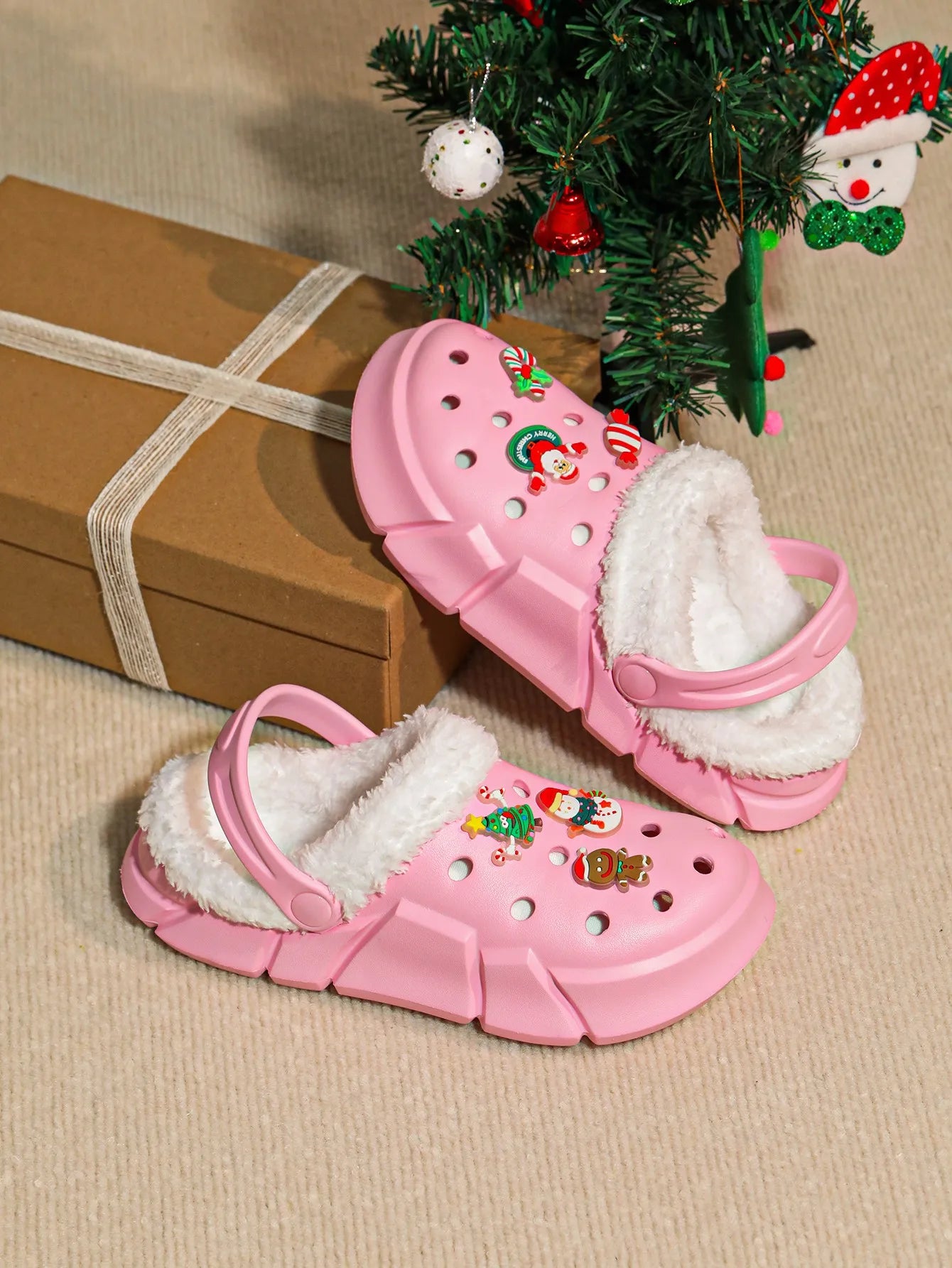 Comfortable Cartoon Christmas Slippers with Plush Lining and Round Toe